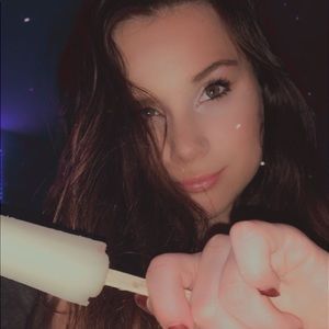 Meet your Posher, Kayley